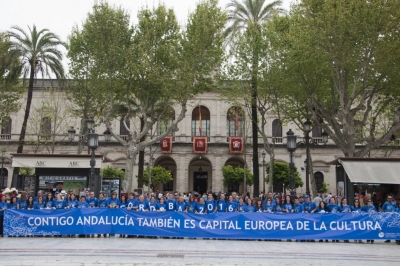 Los voluntarios ante el Palacio de San Telmo