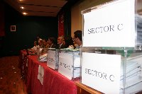 Comienzo del recuento de los votos de las elecciones a rector