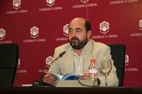 Manuel Torres presenta la memoria de actividades de la Cátedra Unesco