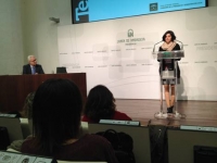 Esther Cuadrado, del Departamento de Psicología de la Universidad de Córdoba, durante el acto de entrega del XI Premio a la Mejor Tesis Doctoral 2015 de la Fundación Pública Centro de Estudios Andaluces