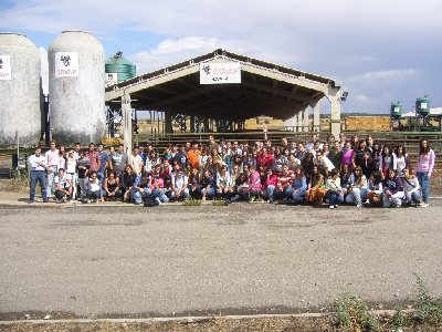Los alumnos de nuevo ingreso en Veterinaria  visitan las instalaciones de la S.C.A. del Valle de los Pedroches (COVAP) en Pozoblanco.