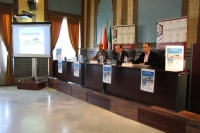 De izquierda a derecha, Manuel Vaquero, Antonio Cubero y Fernando Palomares en la presentación del Glosario
