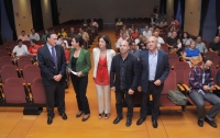 A la izquierda Jos Carlos Gmez y M Luisa Ceballos con representantes de la Diputacin y UCOidiomas