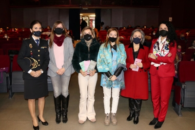 De izquierda a derecha: Ana Cambón, Lourdes Arroyo, Rosario Mérida, Beatriz Montes, María Rosal e Isabel Mª Moreno.