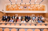 Asistentes a la inauguración del nuevo salón de actos de la Facultad de Derecho y CEE