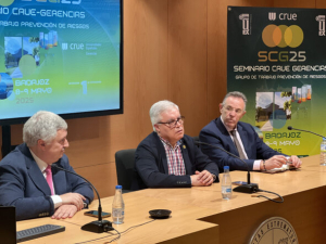 Eulalio Fernández, el primero por la derecha, en la inauguración del Seminario celebrado en Badajoz.
