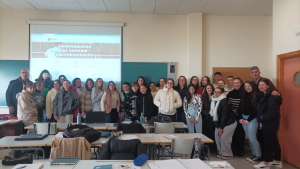 Foto de grupo a la finalización de la actividad, del alumnado con el profesor Pedro Chamorro y Rafael Garrido