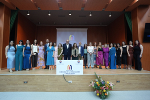 Foto de familia tras la graduación.