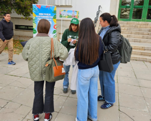 Información a estudiantes en el Campus de Rabanales.