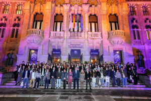 Foto de familia de asistentes al acto organizado con motivo del Día del Alumnado Internacional