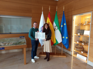 Integrantes de la Cátedra con su diploma acreditativo.