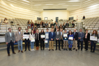 Foto de familia de participantes y premiados en el congreso.