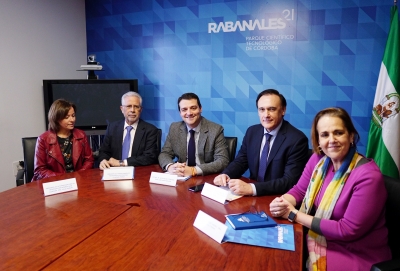 Manuel Pineda, el segundo por la izquierda, en una imagen de archivo, durante la presentación del proyecto de la incubadora CórdobaBiotech el pasado mes de febrero.