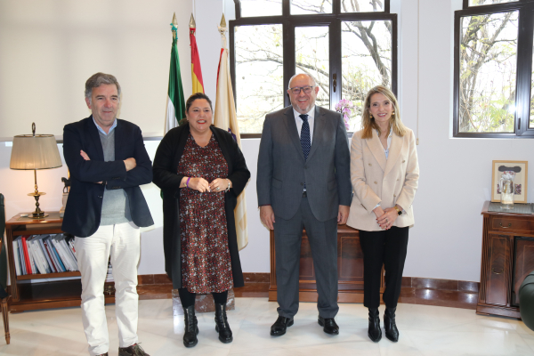 Representantes del Ayuntamiento de Montoro y del Rectorado durante la reunión.