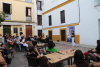 Imagen de la acción de divulgación &#039;Bocados de ciencia&#039;, monólogos científicos en la terraza de un bar