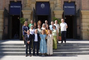Foto de familia de participantes en en el encuentro celebrado en el Rectorado de la Universidad de Córdoba