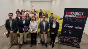 Estudiantado del curso y participantes en la inauguración del mismo.