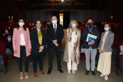 Blanca Torrent y Antonio Cubero (segunda y tercero por la izquierda), junto a los ponentes de las jornadas formativas.