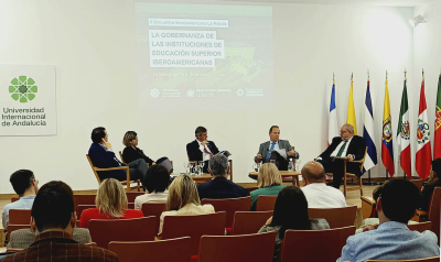 El rector Manuel Torralbo (el primero por la derecha) en la mesa redonda sobre los modelos de gobernanza de las instituciones de educación superior en Iberoamérica.