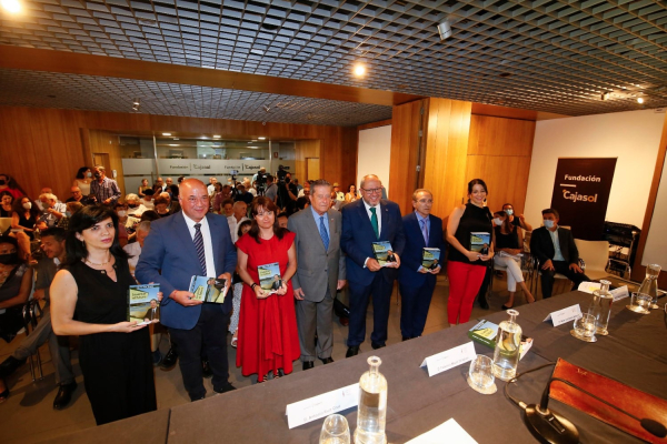 Asistentes a la presentación del libro.