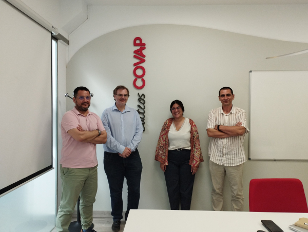 De izquierda a derecha: Alejandro Rodríguez Pascual, director del Máster, Alfonso Carbonero Martínez, director del Centro Universitario, Sara Jurado Rubio, técnica de gestión y formación de COVAP y Manuel Cruz Yusta, responsable de las prácticas externas del master.
