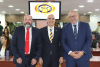 De izquierda a derecha, Manuel Torres, Carlos Andrés Pérez Galindo y Manuel Torralbo, en la. inauguración del curso impartido en la Universidad de Santiago de Cali.