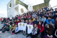 En el centro, Marta Domínguez, Rosario Mérida e Inmaculada Troncoso, con participantes en los IV Juegos Deportivos Bachillerato-UCO