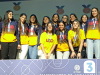 La selección de baloncesto femenino con sus medallas en el pódium.