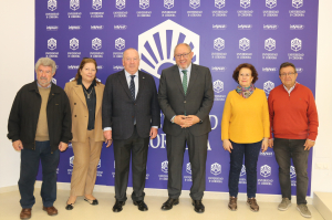 El rector junto al presidente de la Fundación Blas Infante e integrantes de su patronato.