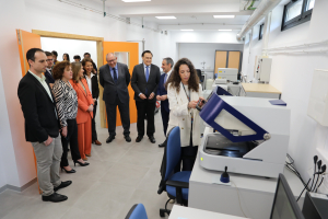 Las autoridades durante su visita a las nuevas instalaciones del IQUEMA