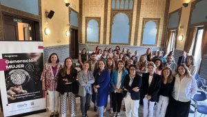 Foto de familia de las participantes en la jornada