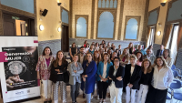 Foto de familia de las participantes en la jornada