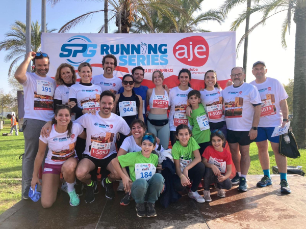 Miembros de la comunidad universitaria de la Facultad de Veterinaria participantes en la carrera.