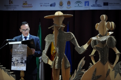 El rector, durante la lectura de un fragmento de &quot;El Quijote&quot;.