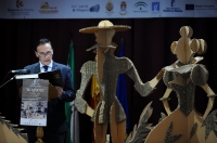 El rector, durante la lectura de un fragmento de &quot;El Quijote&quot;.