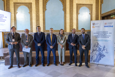 Autoridades académicas y políticas presentes en la inauguración del congreso.