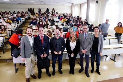 Autoridades asistentes hoy a la inauguración de las jornadas.