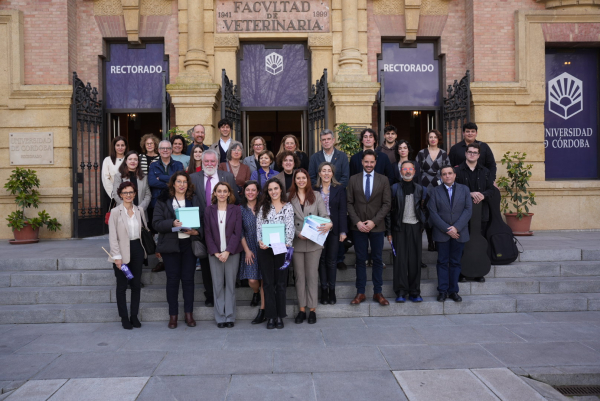 Foto de familia tras el acto.