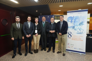 Autoridades asistentes a la inauguración del simposio.