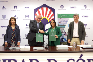 De izquierda a derecha, Lourdes Arce, Manuel Torralbo, Marta Bosquet y Francisco Acosta, tras la firma del convenio