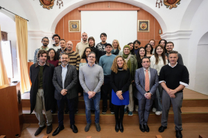 Foto de familia del acto de clausura.