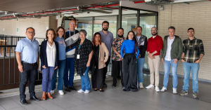 Foto de familia de participantes en uno de los encuentros que la profesor Mar Delgado ha mantenido en Colombia