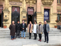 Jurado del XV Premio de Periodismo Julio Anguita Parrado en la puerta del Rectorado