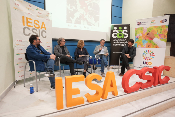 De izquierda a derecha: David Moscoso, Rafael Serrano, Marta Jiménez (que condujo el acto), Sergio Castro e Ignacio Alcaide.