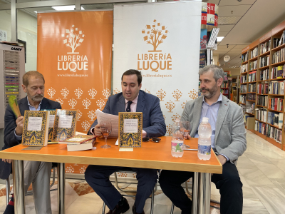 Momento de la presentación del libro esta mañana en la Librería Luque.