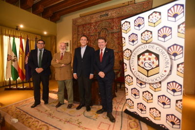 El presidente del Consejo Social, junto al rector, el vicepresidente y el secretario, momentos antes de empezar el pleno.