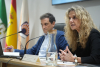 Amparo Medina durante su intervención, junto al profesor Juan Escribano.