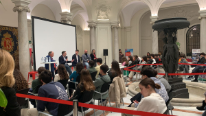 El director de Estudiantes de la UCO contesta a las dudas de los estudiantes.