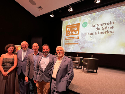 De izquierda a derecha, la decana de la Facultad de Ciencias, Mª Paz Aguilar; el rector de la UCO, Manuel Torralbo; el profesor de Zoología Alberto Redondo y el investigador de la Universidad de Aveiro Carlos Fonseca 