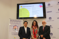 El doctor Enrique Aranda, la profesora Ingrid Cobos y el vicerrector de Salud y Bienestar de la UCO, Rafael Solana.